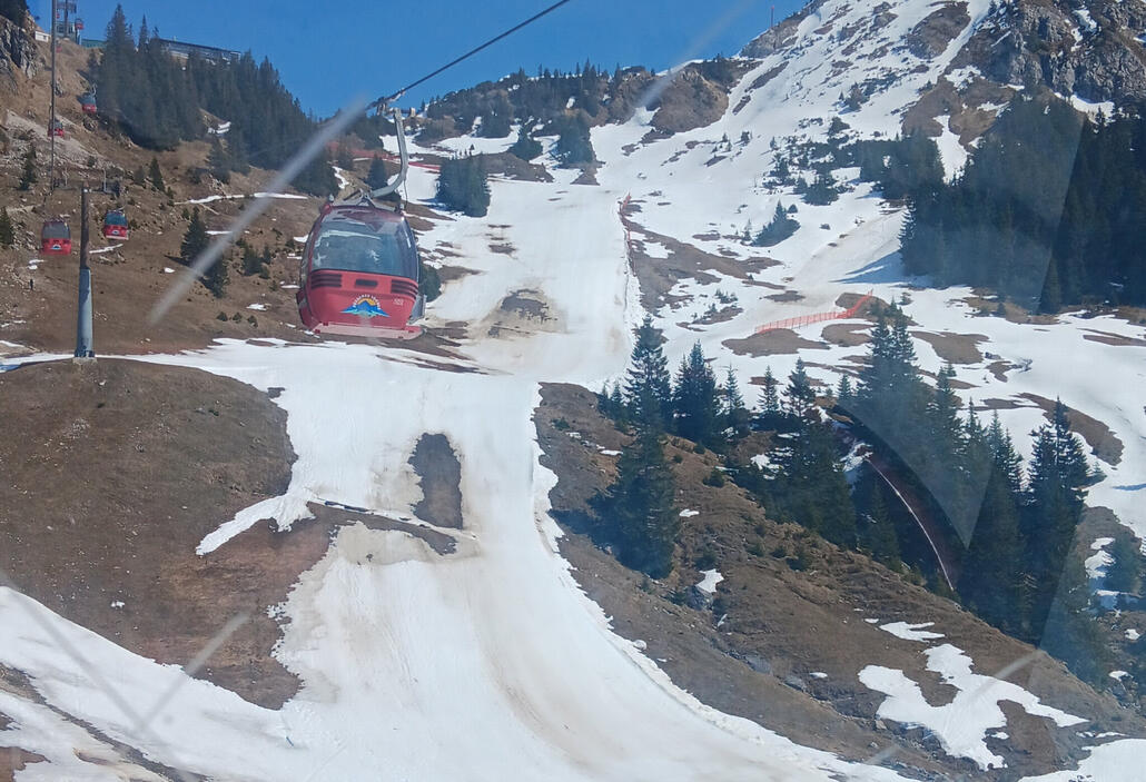 Die Reste der gesperrten Talabfahrt.