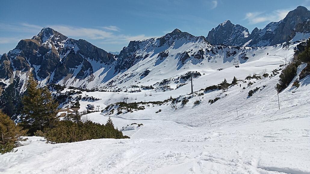 Noch viel Schnee in dem Bereich.