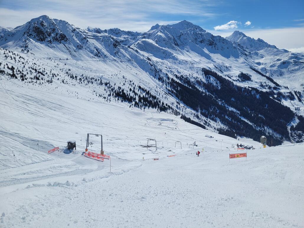 Erste Bauarbeiten für die Mittelstation der neuen Kombibahn. Mussten nun erstmal unterbrochen werden wegen des Schnees.