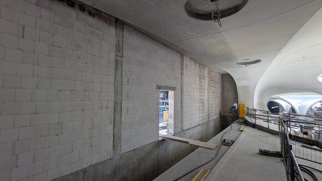 Während der alte Kopfbahnhof demnächst abgetragen wird, wird die Galerie Öffnung solange provisorisch verschlossen