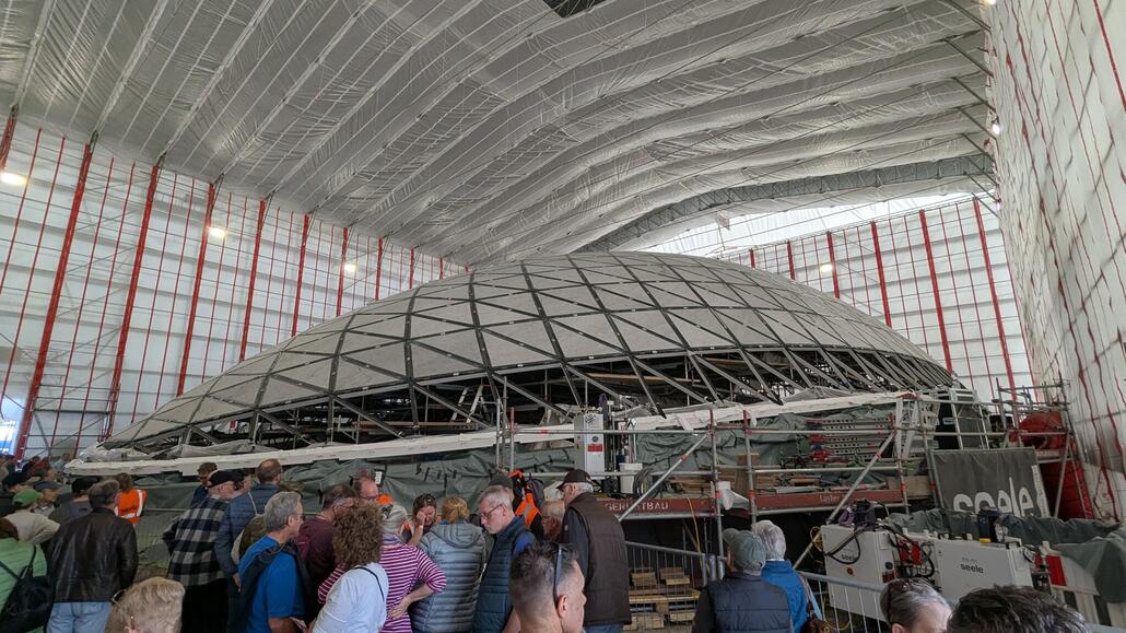 Beeindruckend, eine riesige Glas Stahl Konstruktion die den Südeingang vom Bahnhof bilden wird!