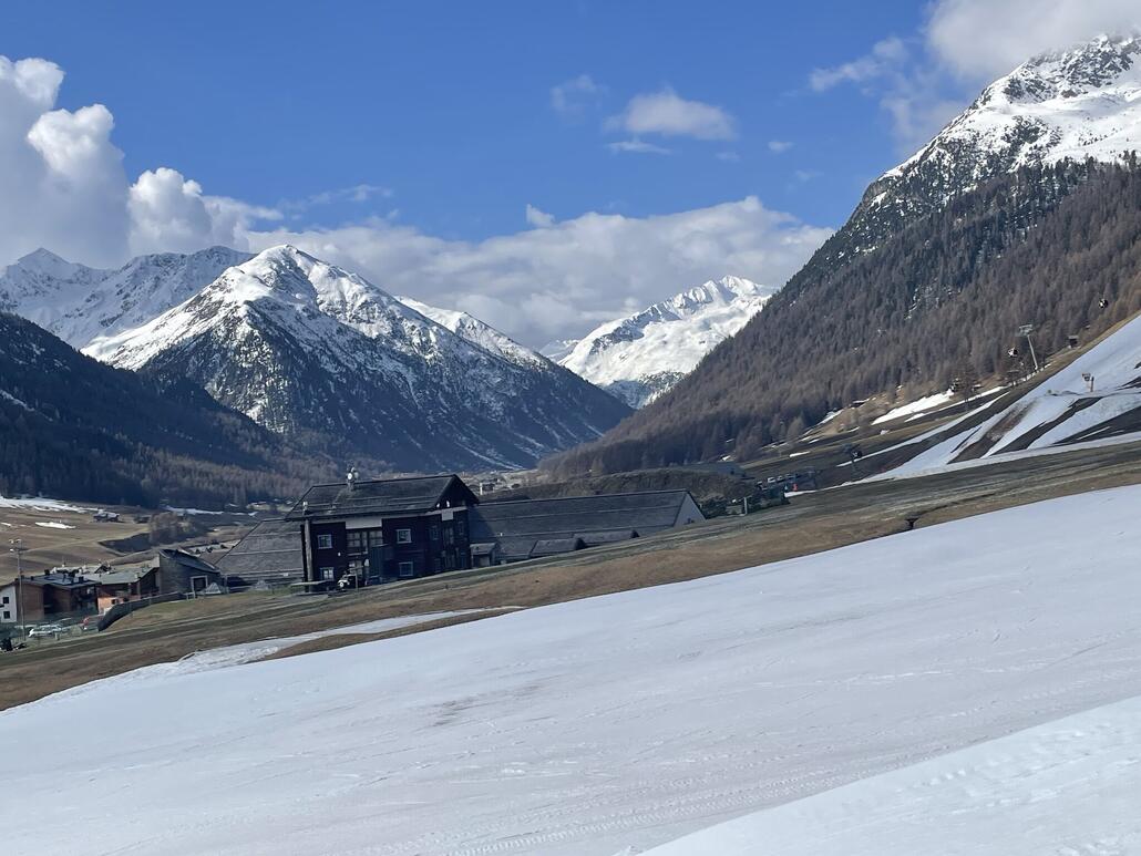 Seitenblick: sehr schön in den Talabschluss und Pass „Forcola di Livigno“