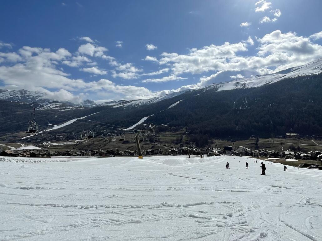 Die Piste leicht angefirnt und ideale Steilheit für die ersten grösseren Kurven.