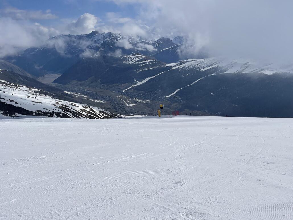 Die Piste „Polvere“ zur Mittelstation schön pulvrig und leicht firnig.