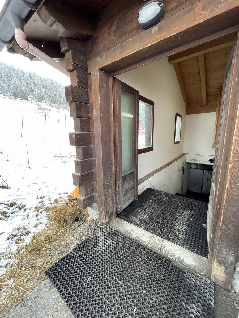 Wer es nicht weiss, im Parkhaus gibt es eine Treppe, damit man nicht alles aussenrum laufen muss.