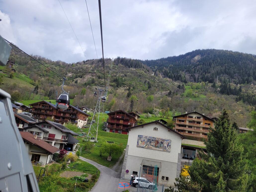 Das erste Mal in dieser Saison mit Start in Le Chable. Der Schnee von letzter Woche ist hier unten komplett geschmolzen