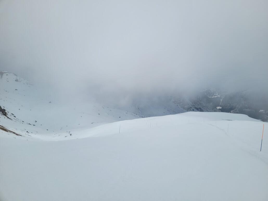 Blaue Grands Creux im Chauxbereich wie üblich mit den besten Bedingungen, da der Einstieg etwas mühsam und versteckt ist