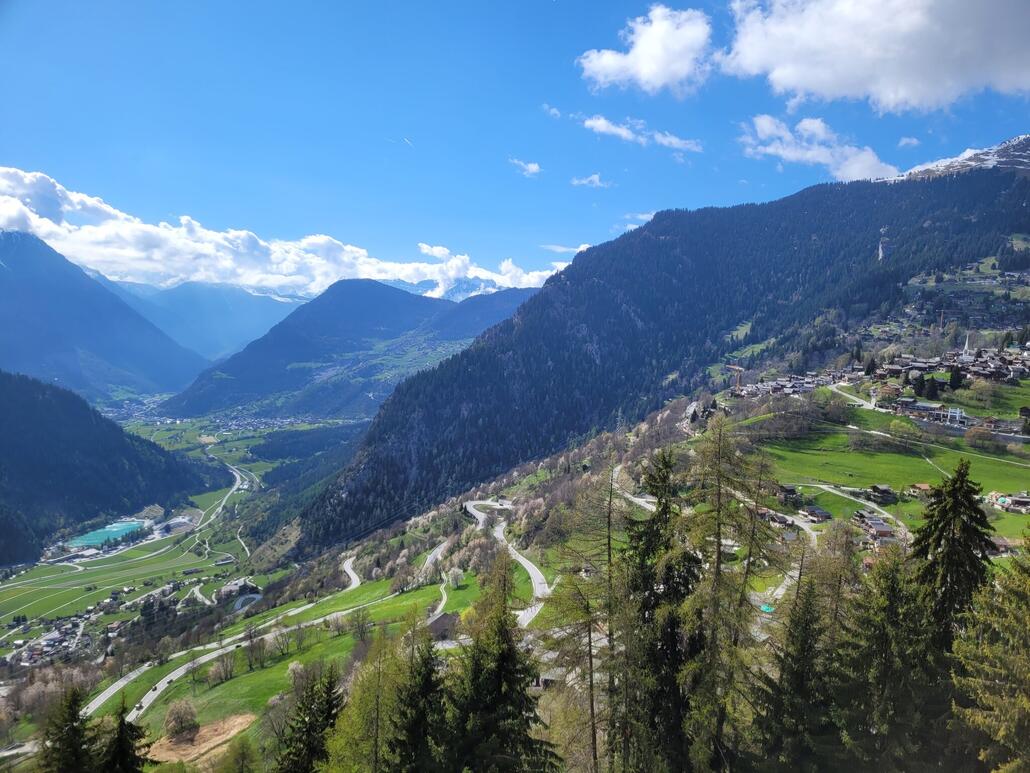 Fahrt hinunter ins grüne Le Chable