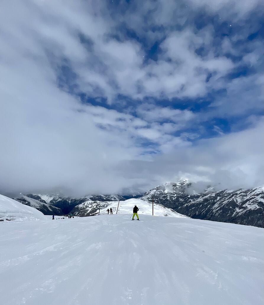 Zum Abschluss vom Gipfel die blaue Panoramapiste alles dem Grat entlang via Passo Eira ins Tal.