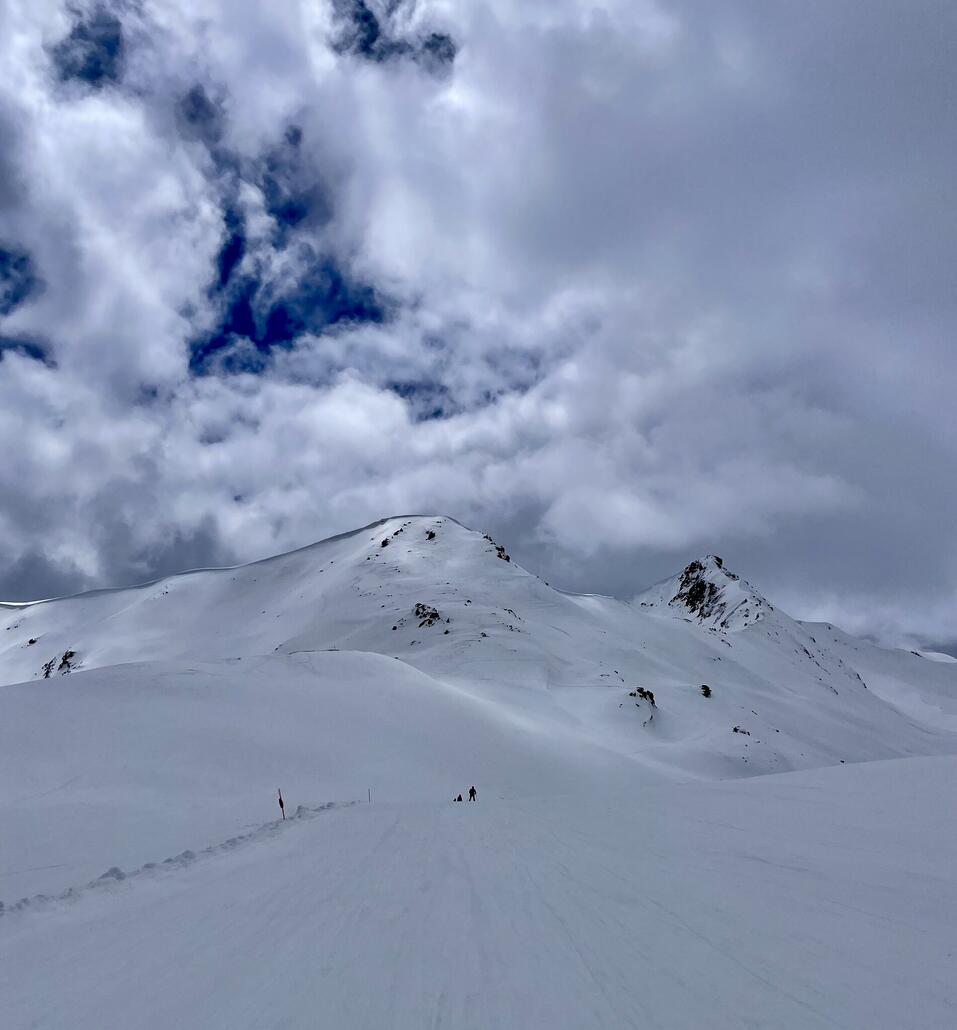 Dort sind aber viele Pisten offen und es verteilt sich.