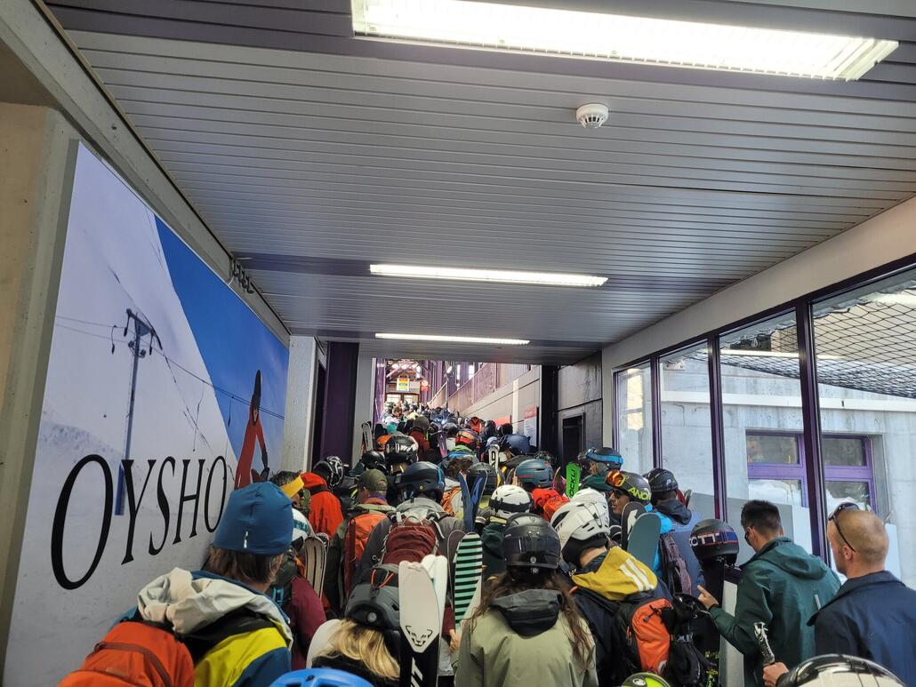 Unten warten am Alpinexpress knapp 15 Minuten