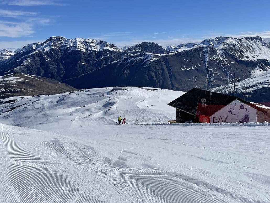 Da oben auf über 2700müM sind herrliche pulverig-hart Pisten