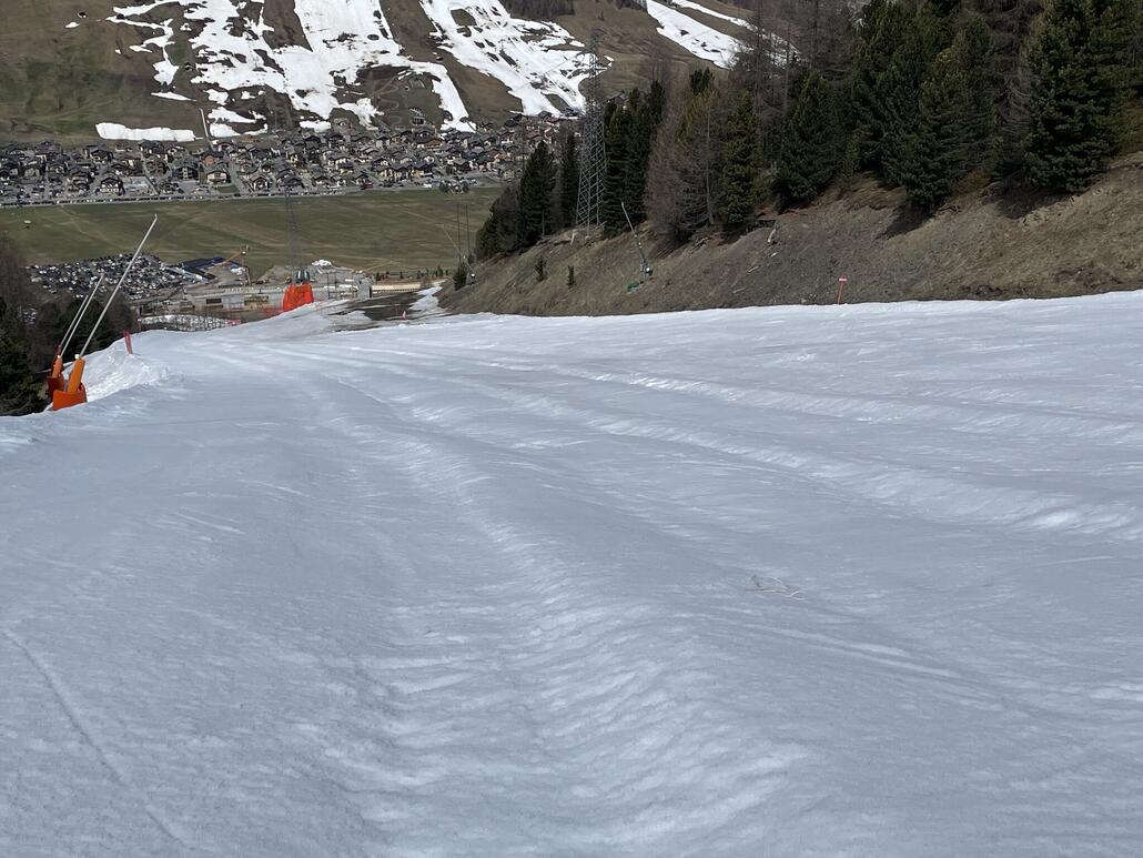 Danach wieder Absätze, aber dank Firn und dem linken Rand gings gut.
