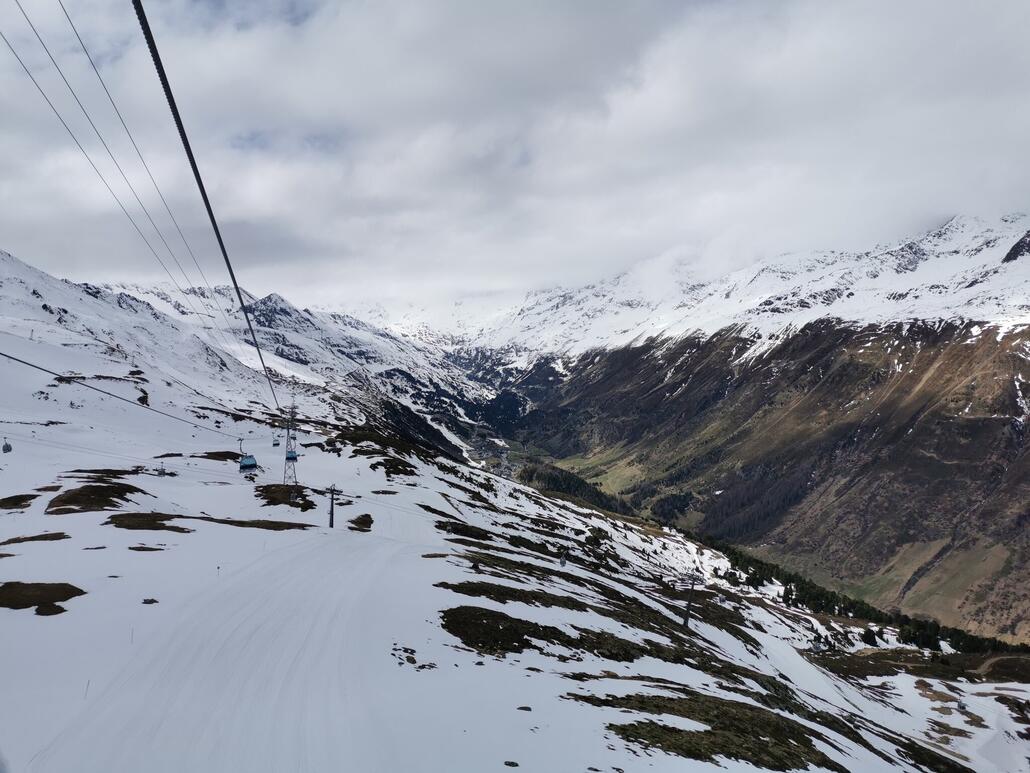 5. In der Verbindungsgondel.