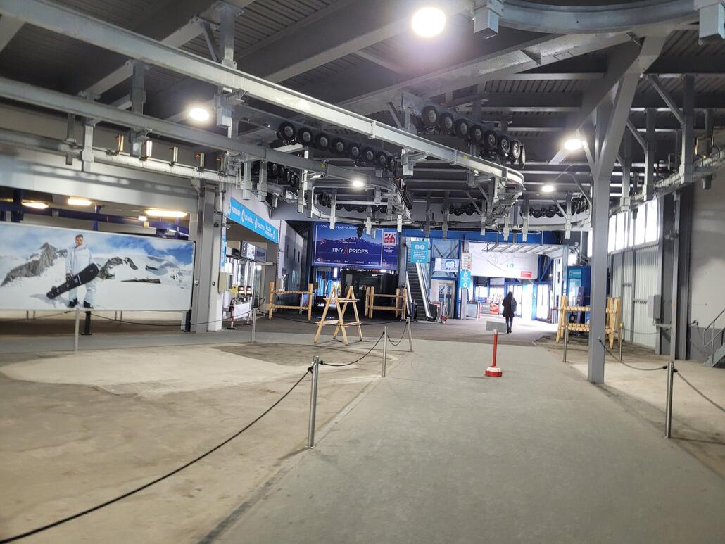 Ruinettes mit Anflügen von Friedhofsatmosphäre. Welch Unterschied zu Saas-Fee gestern