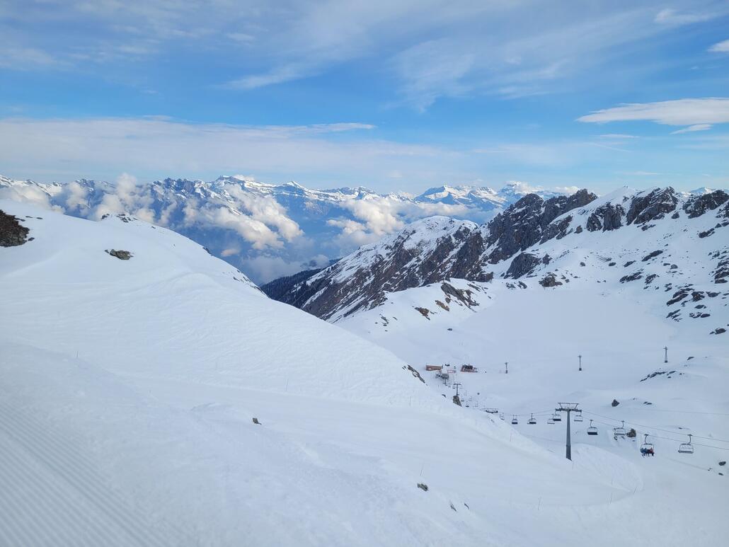 Panorama am Lac des Vaux. Die schwarze Direktvariante hier links fuhr sich genial