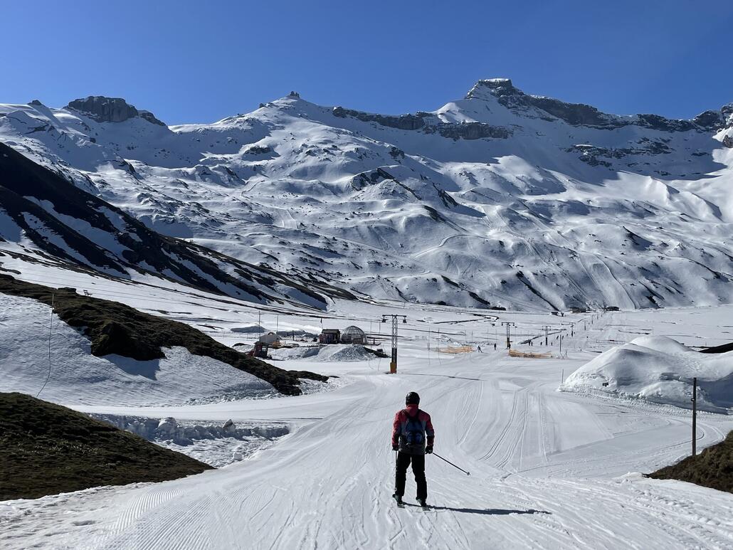 Diese Sicht eröffnet sich einem nach Ankunft mit der Luftseilbahn.