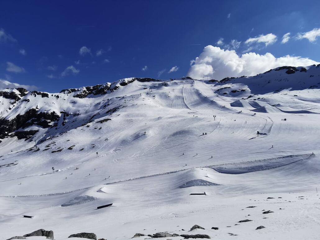 2. Und schon ein erster Blick auf den Gletscher. Schaut gut aus.