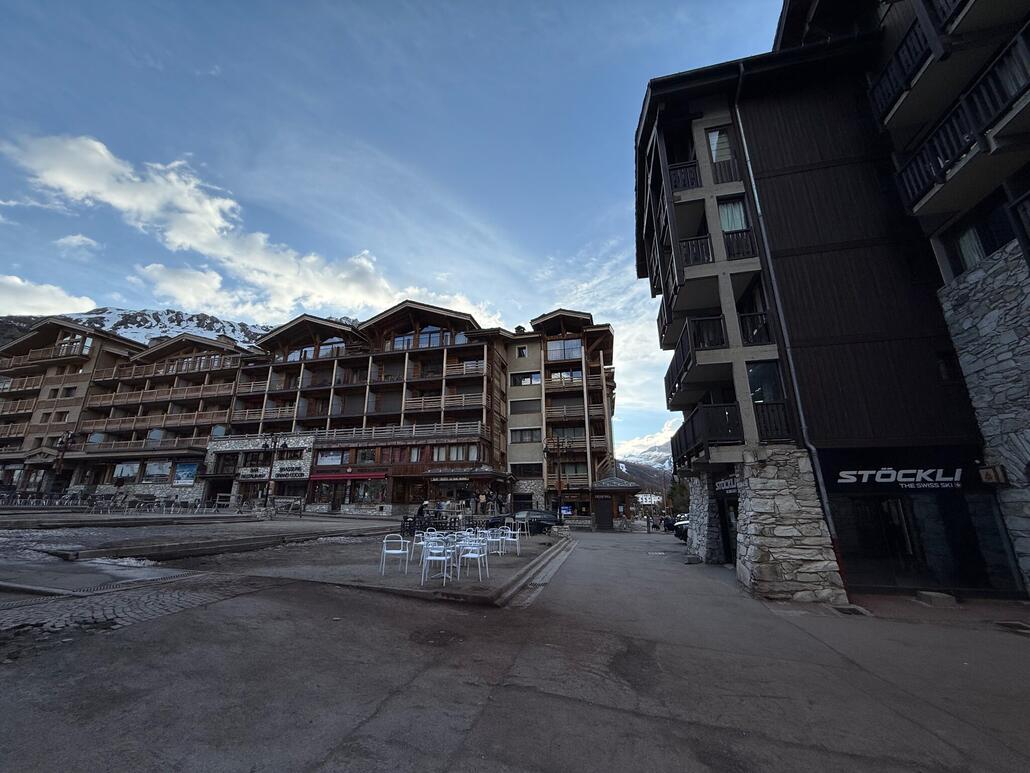 Natürlich darf für ein Stöckli Laden nicht in einem «Premium»-Skidorf fehlen.