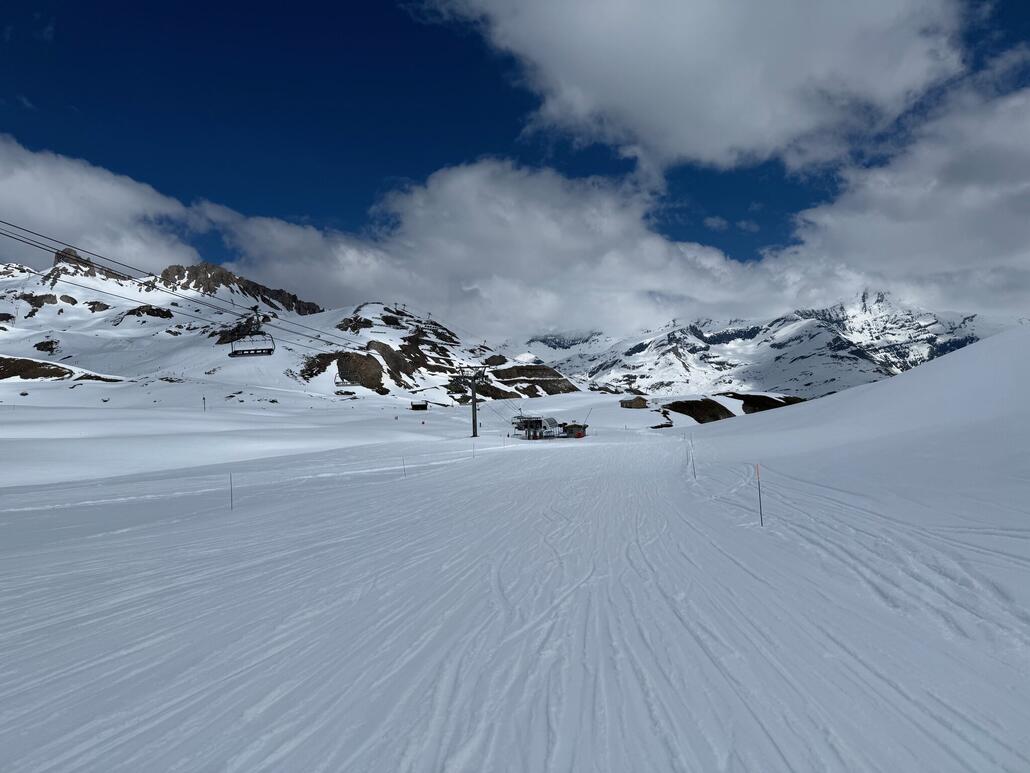 Und weiter gehts nach Tignes 2100 Le Lavachet, parallel am 6-KSB «Merles».