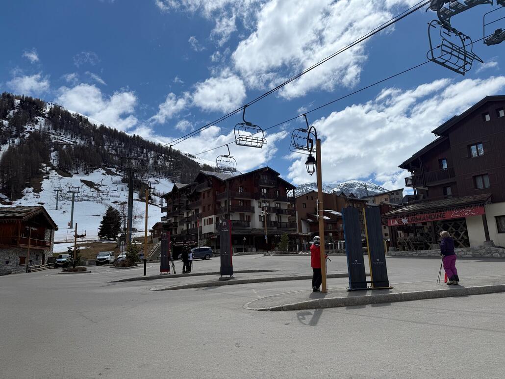 Schluss mit Lustig. Per Elektrobus geht es wieder zurück zum Hotel und Auto.