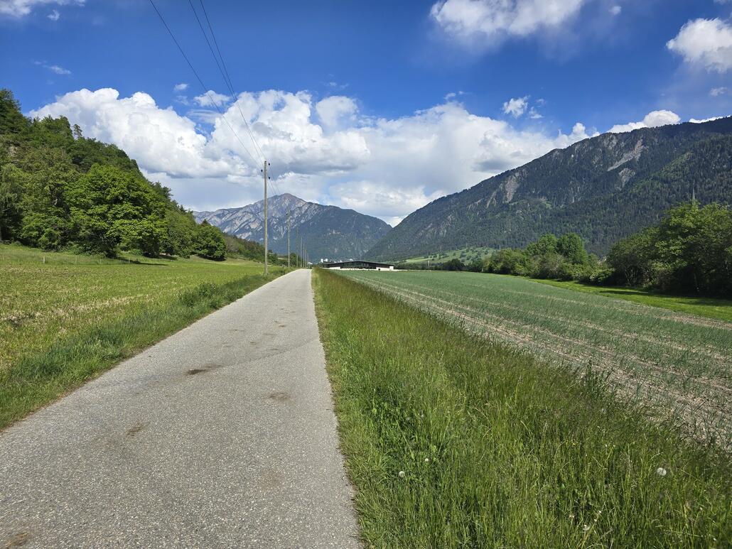 Unterwegs im Rheintal Richtung Chur.