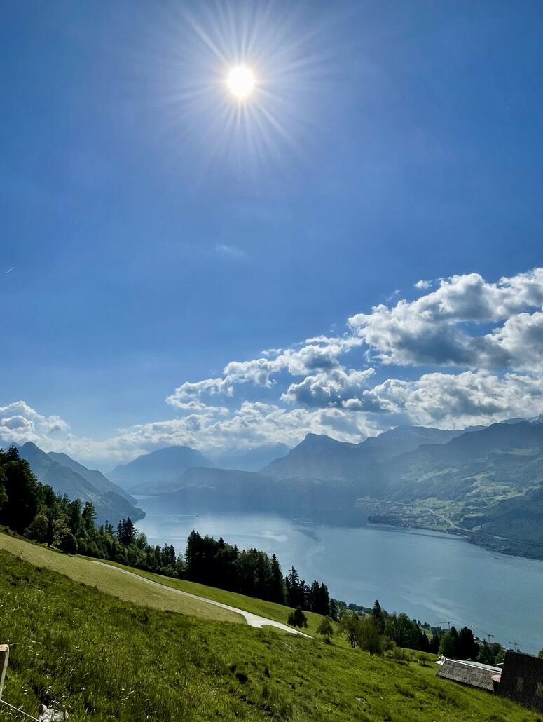 Mit herrlicher Aussicht über das Gersauer-Becken und Buochser-Bucht.