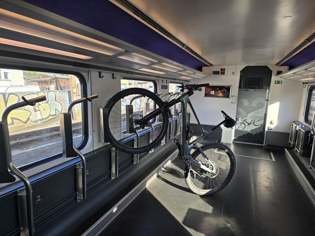 Unterwegs mit dem Bike im IR nach Luzern.