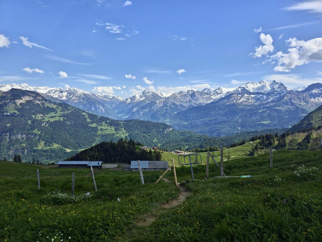Auf dem Weg zum Riebensädel lässt sich der Turren mit der Bergstation der Seilbahn ab Lungern erblicken. Das zugehörige Skigebiet wurde leider vor einigen Jahren geschlossen und zurückgebaut.