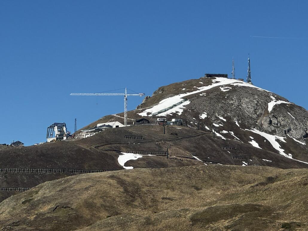 Die Pendelbahnstation wird gerade abgebaut.
