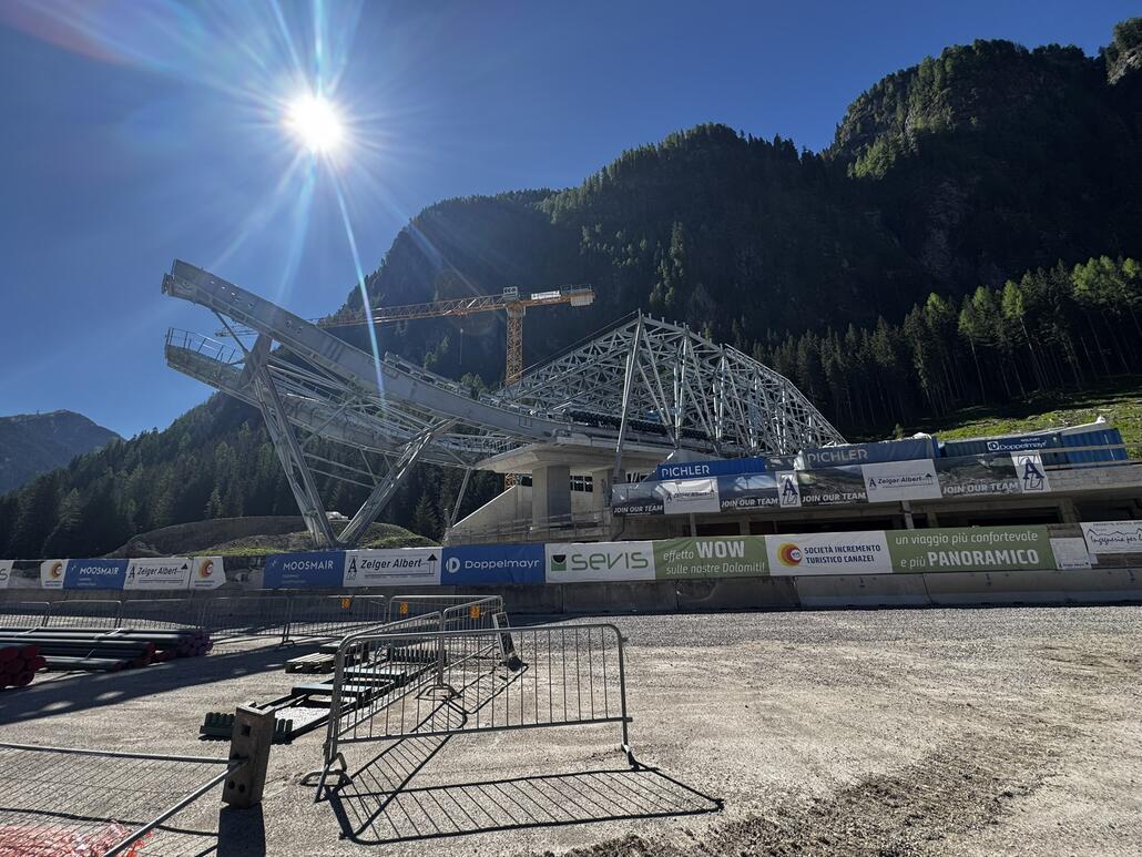 Unten in Capitello schauen wir kurz auf der Baustelle der 3s vorbei. Grosses Bauwerk...