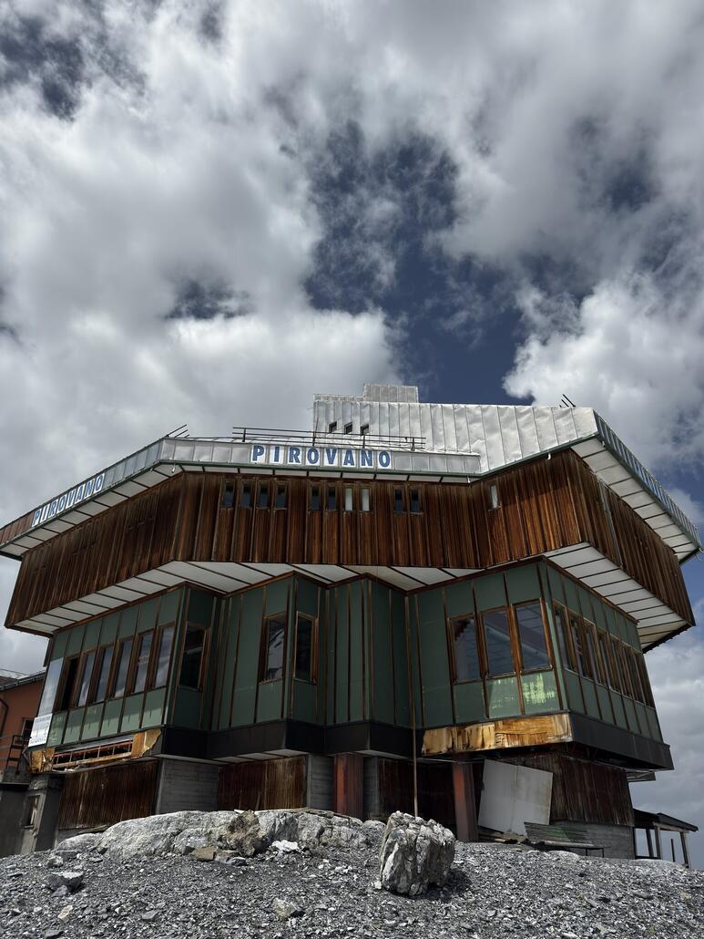 Die Gebäude hier sind teilweise sehr interessant