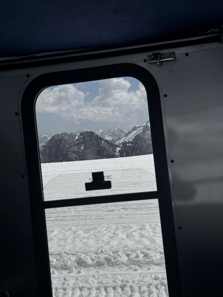 Und nehmen das letzte Pistentaxi wieder zum Payer hoch