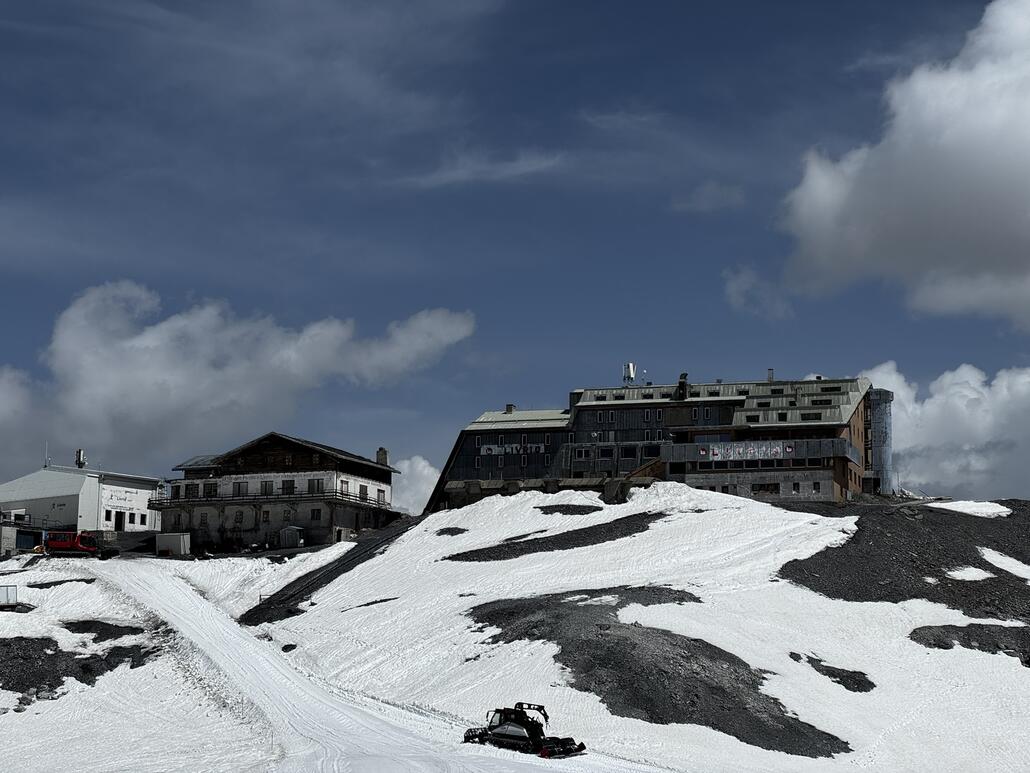 Wir fahren Richtung Livrio ab