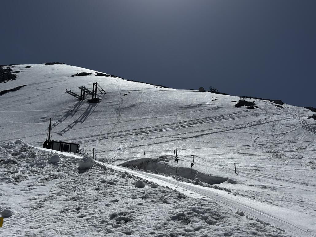 Bergstation Payer. Darüber die Reste der Geisterlifte