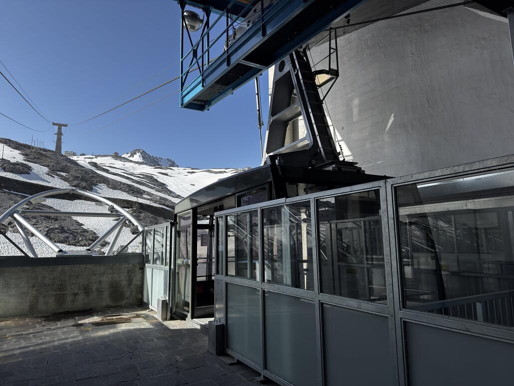 Die Pendelbahn der ersten Sektion erhielt vor kurzen neue Kabinen und Perrontüren