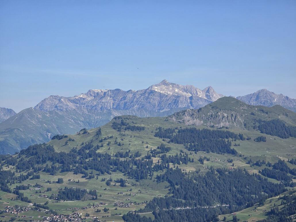 20250622_093108.jpg (542.53 KiB) 727 mal betrachtet Nette Felsformationen des Rätikons. Müsste wohl die Schesaplana sein.