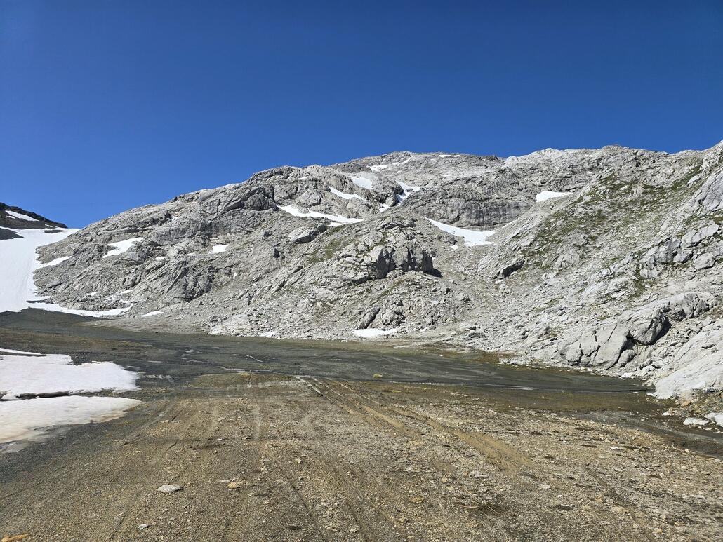 Geländemulde etwas unterhalb des Weissfluhjochs.