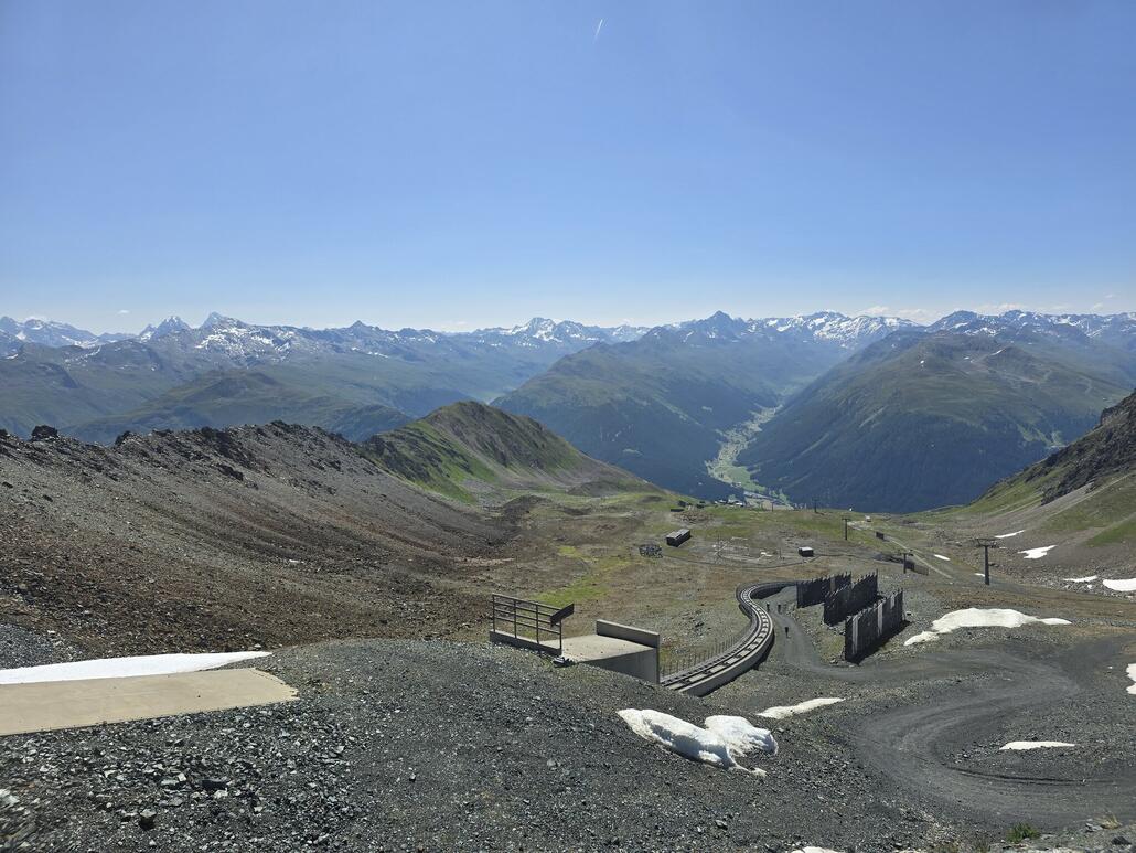 20250622_110027.jpg (788.85 KiB) 732 mal betrachtet Standard-Foto vom Weissfluhjoch ins Dorftälli