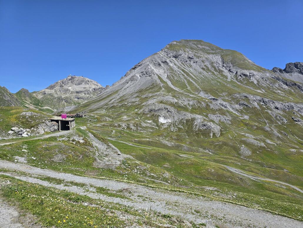 Kurz nach dem Strelapass, Blick zurück zum Weissfluh und dem Schiahorn