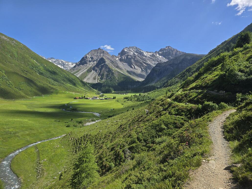 20250622_155428.jpg (977.77 KiB) 729 mal betrachtet Das Ziel kommt in Sicht. Landschaftlich ist das Talende hier einfach traumhaft.