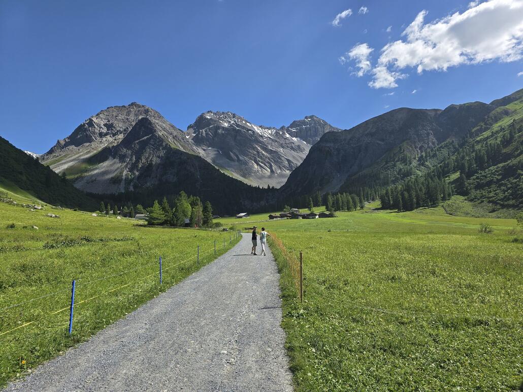 20250622_160245.jpg (998.62 KiB) 729 mal betrachtet Angekommen in Sertig.