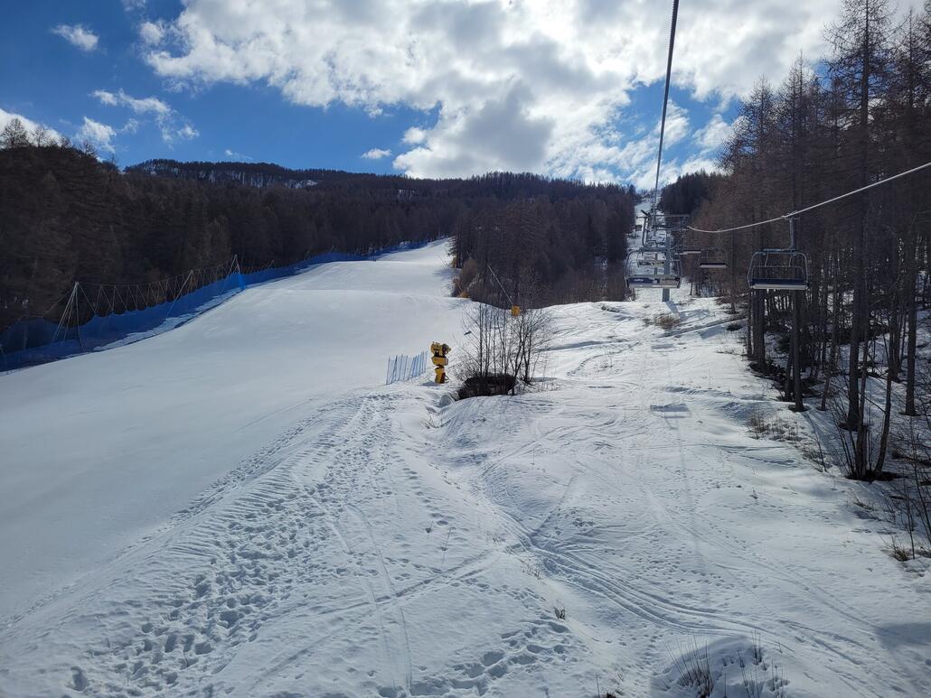 Eine der wenigen modernen Anlagen an der Olimpica. Schön trassiert in Wald.