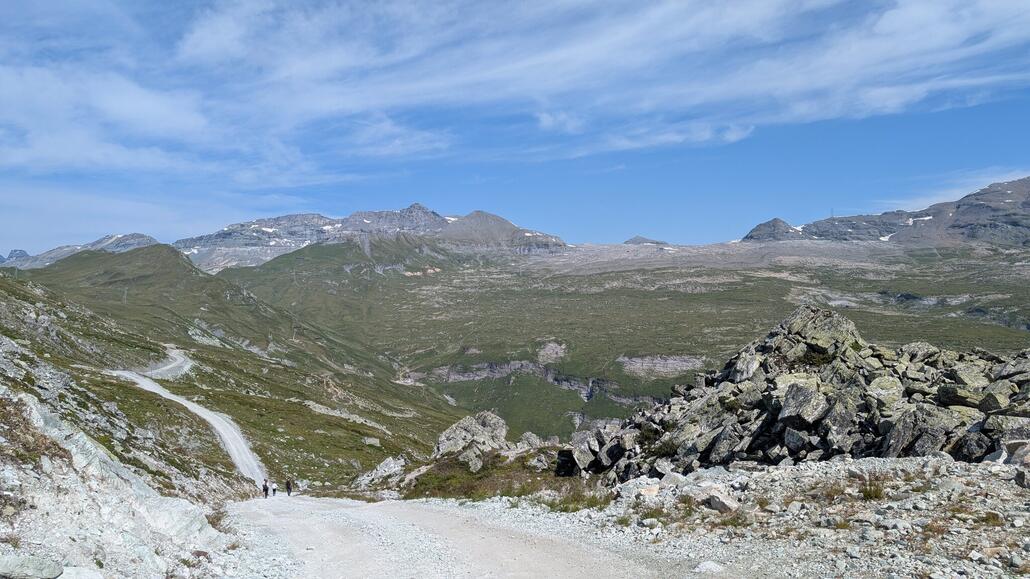 Den Grat überquert, nun Blick zum Vorab