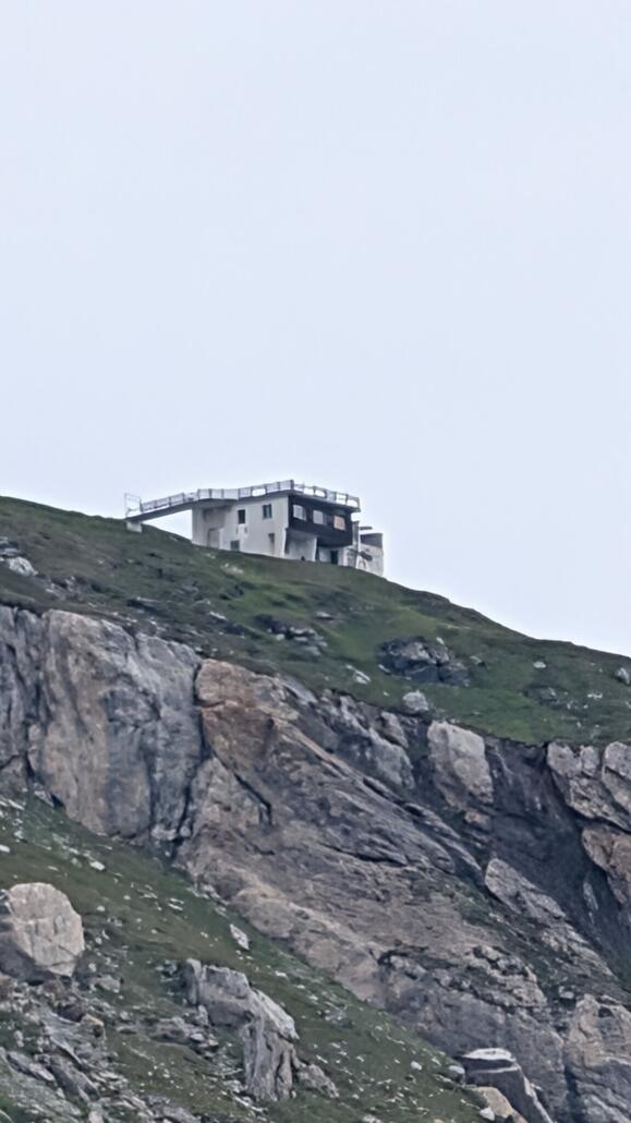 Hier hoch wird es wohl leider nie mehr gehen... Dabei war man dort wirklich oben und konnte im Sommer direkt auf das Hochplateau. In Zukunft kommt man komisch unterhalb an.