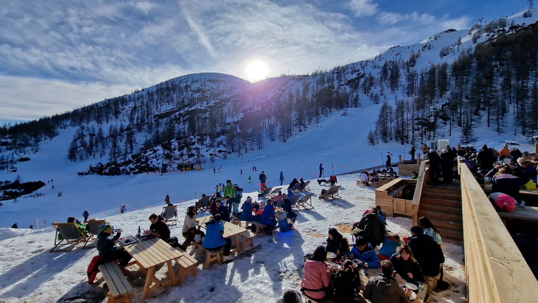 Noch ein Blick von der Terrasse des Restaurants. Dieses wurde optisch sehr aufgewertet und wirkt sehr einladend.