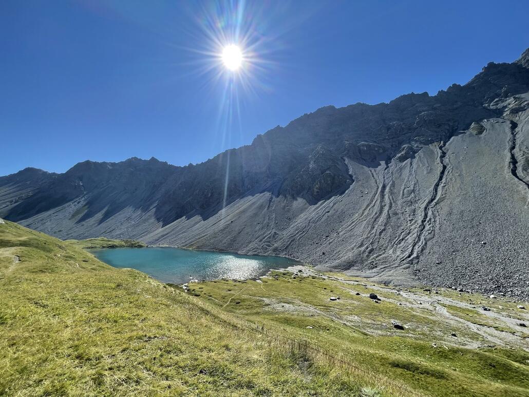 Älplisee, der zur Zeit noch viel Wasser hat. Auch schon war dieser im August komplett ausgetrocknet.