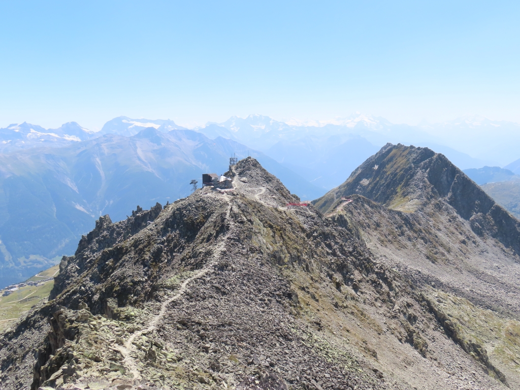 Blick vom Eggishorn zur Bergstation der Pendelbahn