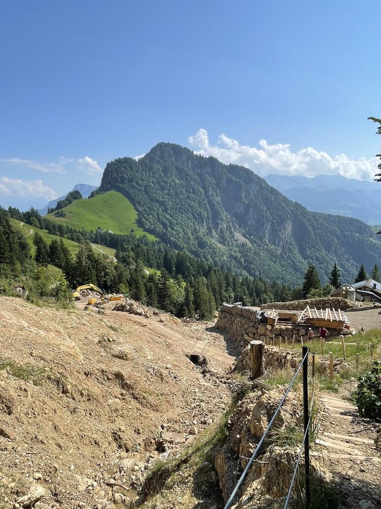 Gewaltige Massen und das ist nicht mal annähernd vergleichbar mit Blatten!