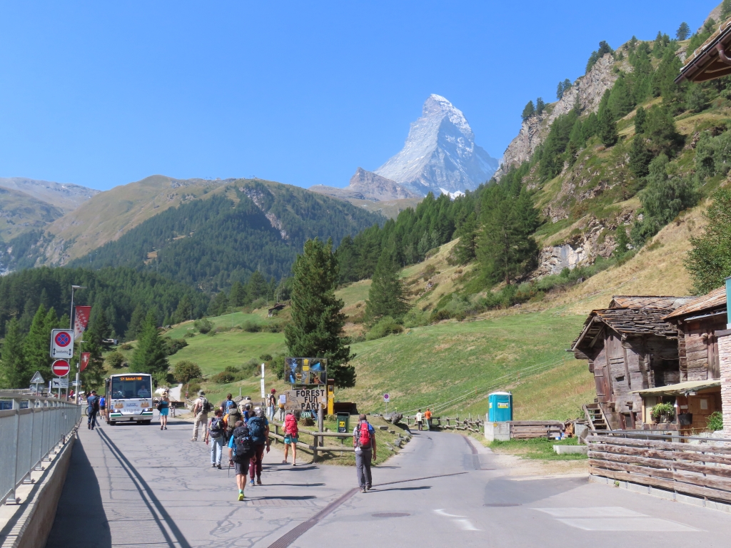 Matterhorn vom Ortsende Zermatt in der Nähe der Talstation Matterhorn-Express